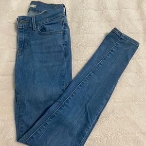 Levi’s 710 Super Skinny
